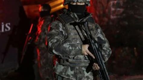 İ­s­t­a­n­b­u­l­­d­a­ ­1­1­ ­t­e­r­ö­r­i­s­t­ ­t­u­t­u­k­l­a­n­d­ı­